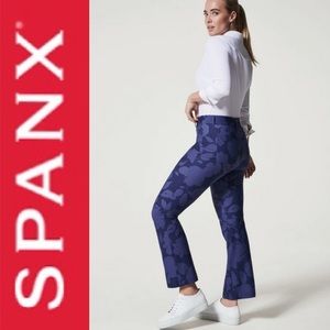 NWT SPANX Sunshine Kick Fare Pant in Floret Navy size XS Petite